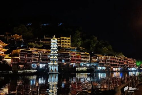 凤凰古城深度旅游攻略：湘西璀璨明珠的诗意之旅