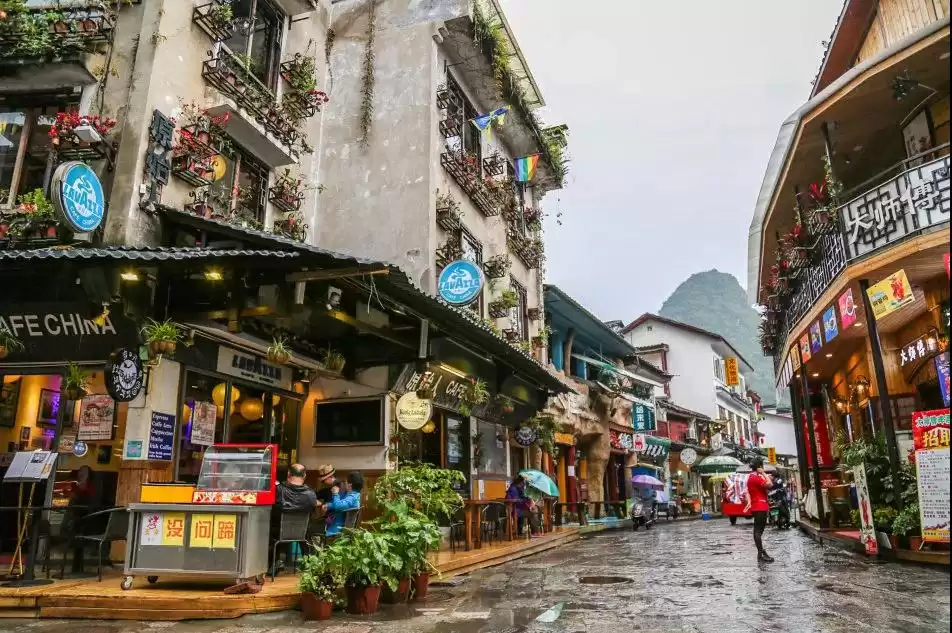 插图3–桂林旅游景点:山水甲天下的魅力之旅–青年旅游