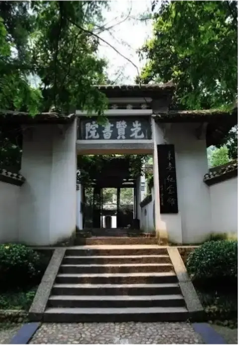 插图3–别只爬峻极峰！2025 嵩山攻略：1 天解锁瀑布日出+武僧训练，避坑指南+小众点位全公开–青年旅游