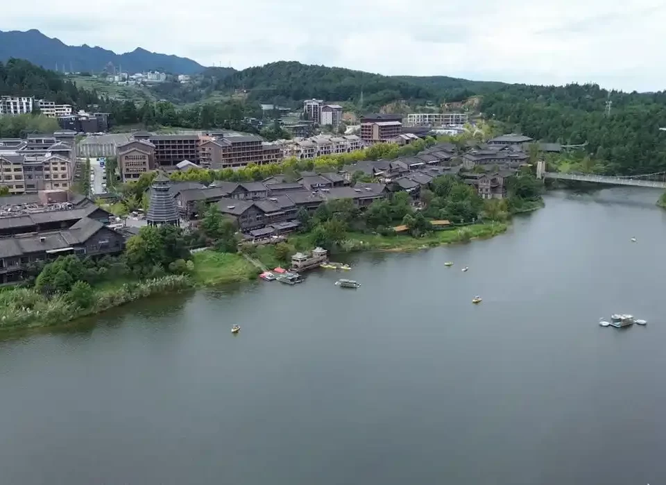 缩略图–贵州丹寨：冬季旅游市场持续升温 “非遗+康养”引客来–青年旅游