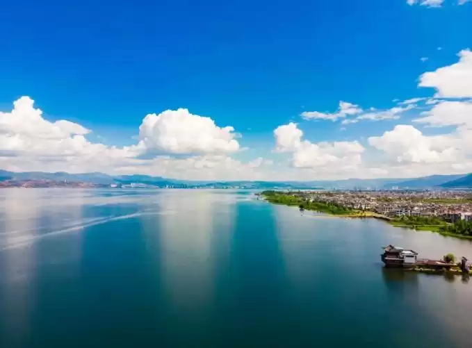 缩略图–大理，是有风的地方，也是诗和远方，静观苍山洱海的风光，聆听风花雪月的故事。–青年旅游